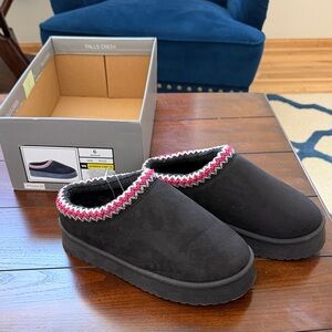 Falls Creek Women's Black Slippers with Pink Trim